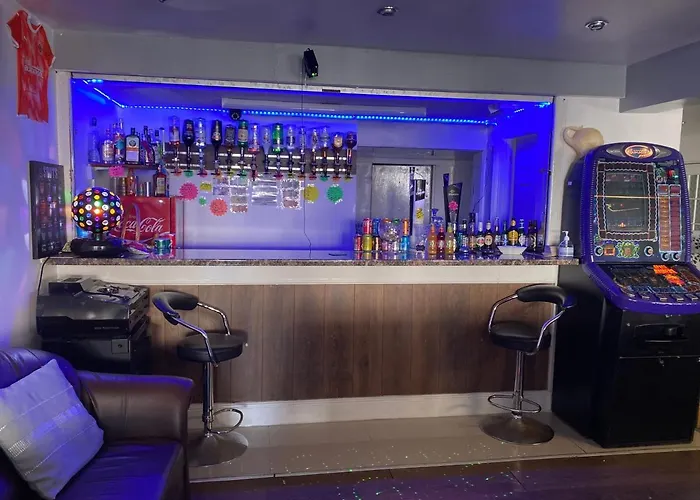 The Woodfield Hotel , Indoor Heated Swimming Pool, Spacious Lounge And Bar