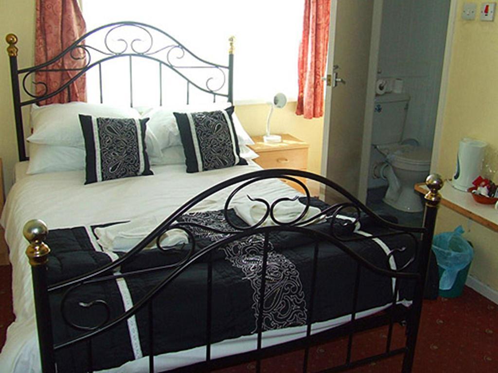 Отель The Woodfield , Indoor Heated Swimming Pool, Spacious Lounge And Bar Блэкпул