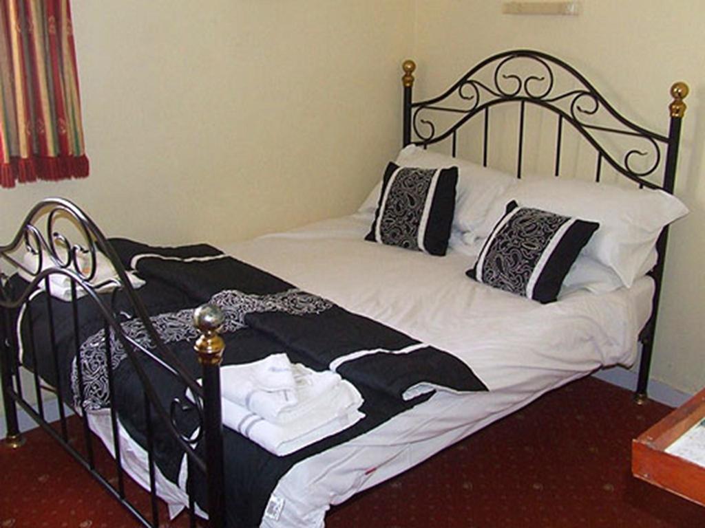 The Woodfield , Indoor Heated Swimming Pool, Spacious Lounge And Bar